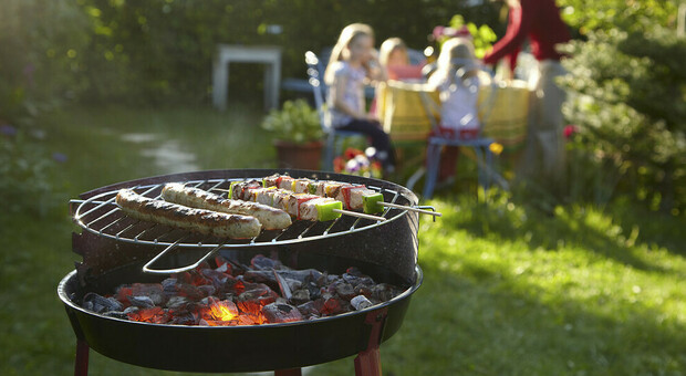 Barbecue, a Pasqua è boom (nonostante il lockdown): come evitare rischi per la salute
