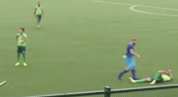 Napoli United, un pugno sul volto di Akrapovic: frattura al naso