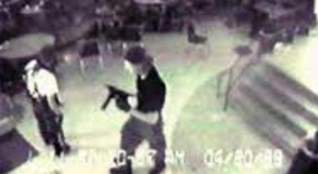 Columbine, 15 anni fa il massacro che travolse gli Usa Video
