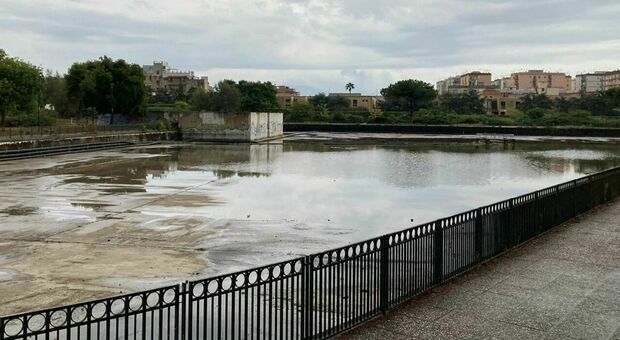 San Giovanni a Teduccio, torna l'acqua nel laghetto del parco Troisi ma è solo pioggia