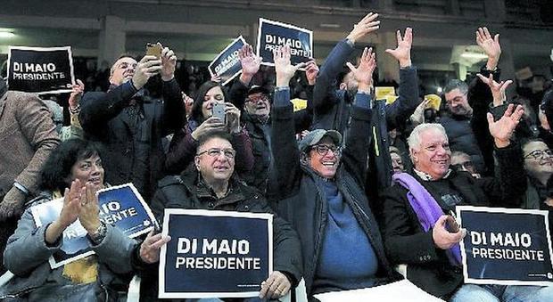 Pomigliano celebra Di Maio: «Ha vinto perché è uno di noi»