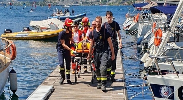 Malore al lago di Garda, uomo cade e annega. Inutili i soccorsi