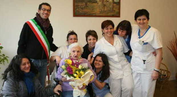 La festa per i 108 anni di nonna Assunta a Ca' dei Fiori