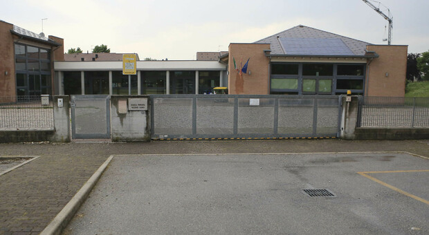 Vandali attaccano la scuola elementare di Vittorio Veneto