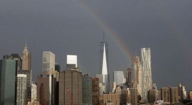 Torri Gemelle, nel giorno del 14° anniversario spunta un arcobaleno: la foto fa il giro del web