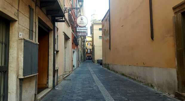 Un'immagine di una strada del centro storico di Frosinone