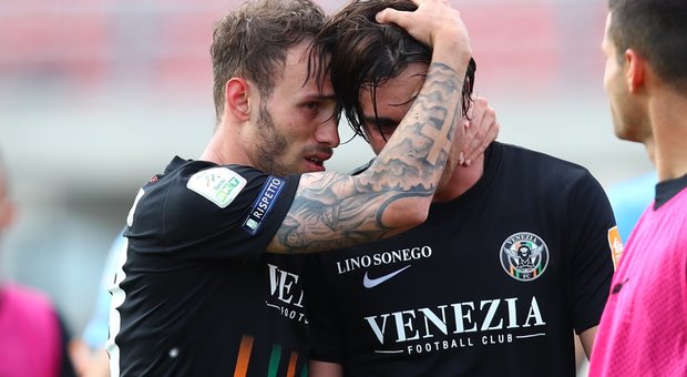 Il Venezia è salvo e resta in Serie B: la corte federale retrocede il Palermo