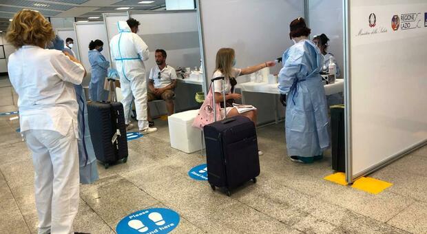 Virus, primo positivo ai test all'aeroporto di Fiumicino: giovane abruzzese in isolamento. Rientrava da Malta