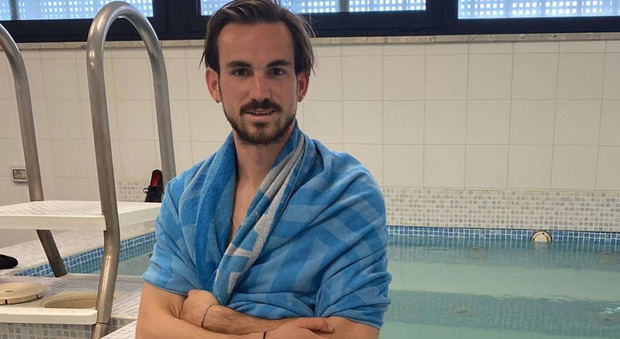 Napoli, un bagno per Fabian Ruiz: «In acqua fredda dopo l'allenamento»