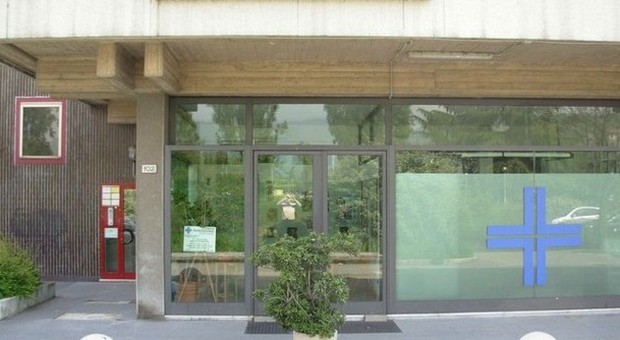 Ancona, pillole velenose davanti alla clinica veterinaria: è giallo