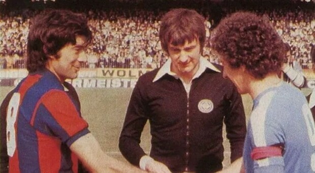 Juliano capitano del Bologna e Savoldi capitano del Napoli il 22 aprile 1979 allo stadio San Paolo