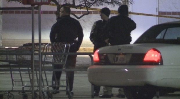 Usa, killer uccide due persone in un supermercato poi viene freddato dalla polizia