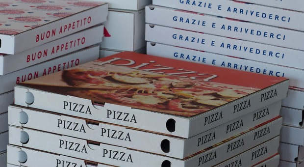 Pizza, è allarme cartoni tossici: attenzione agli imballaggi a basso costo