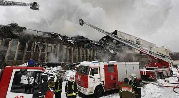 Mosca, incendio biblioteca storica: distrutti migliaia di libri