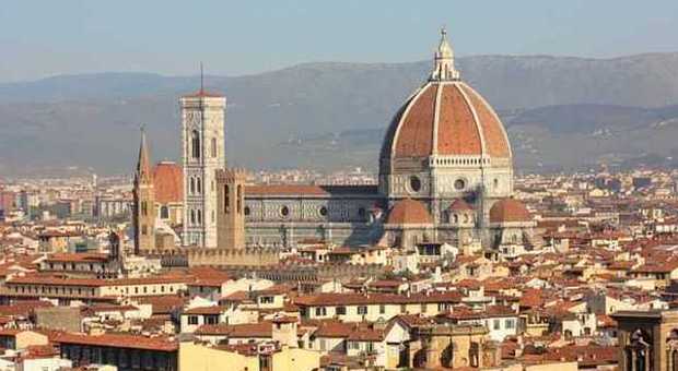 Firenze, turista orina sulla cupola del Duomo: multa di 400 euro