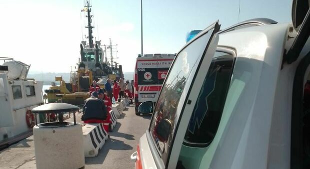 Accusa un malore sull'imbarcazione: muore al porto di Ancona un sub di 60 anni