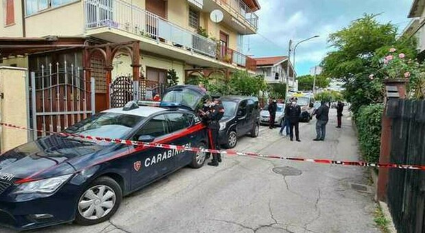 Madre e figlio trovati morti a Lecco, ipotesi incidente domestico collegato al montascale: indagano i carabinieri