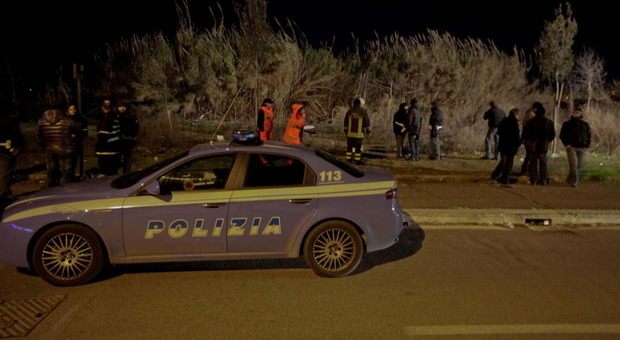 Roma, aggrediscono passeggera sull'autobus per rubarle il cellulare: fermati due uomini alla Romanina