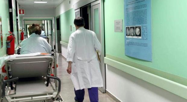 Visite private nei turni in ospedale: 48 medici indagati per truffa all'Asl