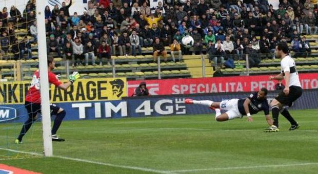 Inter corsara a Parma: segnano Rolando e Guarin