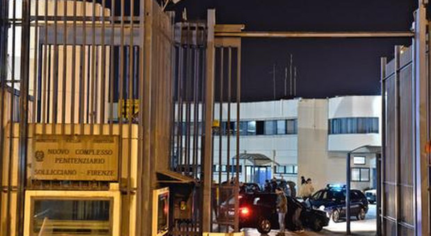 Pestaggi in carcere a Solliciano: arrestati 3 agenti con l'accusa di tortura
