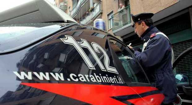 Vuole uccidersi, salvato dal 112: prende a morsi i carabinieri
