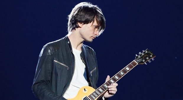 Fermo, Jonny Greenwood dei Radiohead sul palco: rock per la ricostruzione