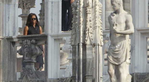 Michelle Obama in cima al Duomo: visita alle guglie e piazza blindata -Guarda
