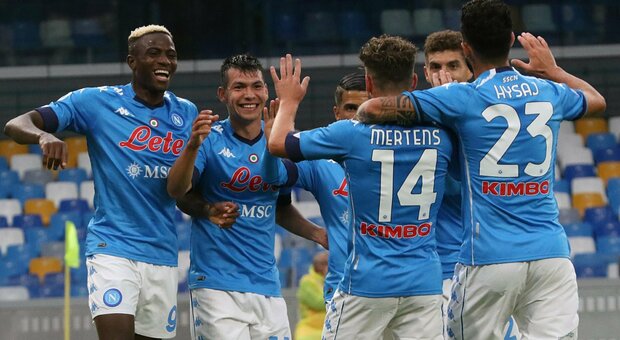Napoli-Genoa 6-0, show degli azzurri e prima doppietta italiana di Lozano