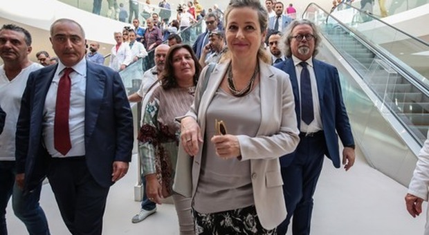 Reparto chiuso all'Ospedale del Mare, il ministro Grillo: «No allo scaricabarile»