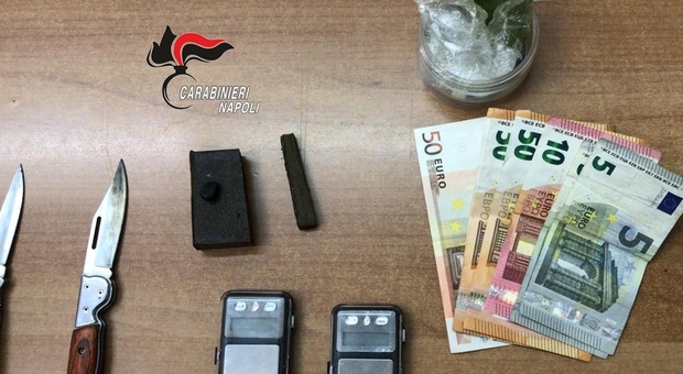Hashish e marijuana in casa, carabinieri arrestano 23enne nel Napoletano