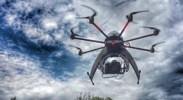 Misteriosi droni sorvolano la zona costiera: indaga la Digos