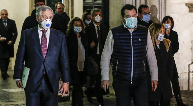 Coronavirus, Conte a opposizioni: «Domani 3,5 milioni di mascherine»