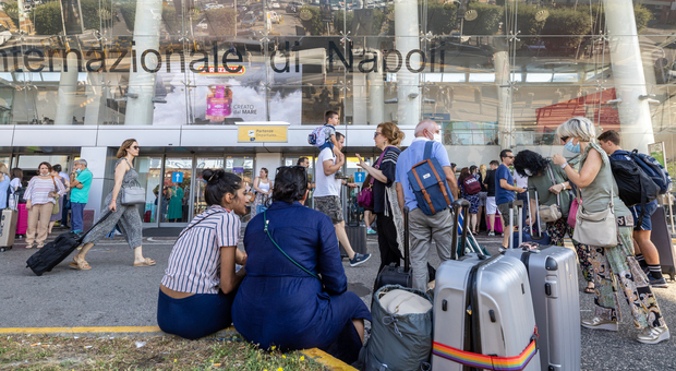 Capodichino, stop a 77 voli: «Noi ostaggi degli scioperi, nessuno ci ha avvisati»