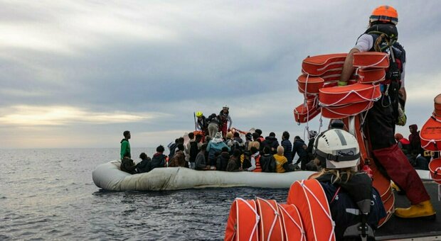 Migranti, duecento milioni per i Cpr (e il carcere) in Albania. Terremoti e alluvioni, cambiano le regole. Cosa ha deciso il Cdm