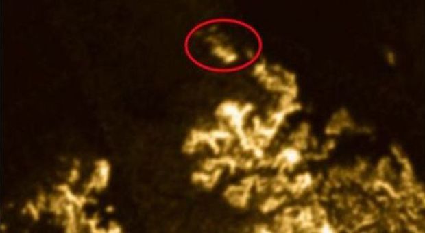 "Isola magica" spunta su Titano e scompare: mistero sui fenomeni della luna di Saturno