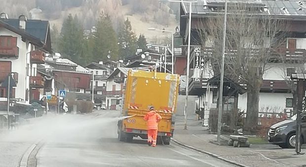 Cortina si allarga il contagio: sanificate le strade