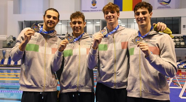 Nuoto, due medaglie per l'Italia agli Europei: argento per le staffette 4x50