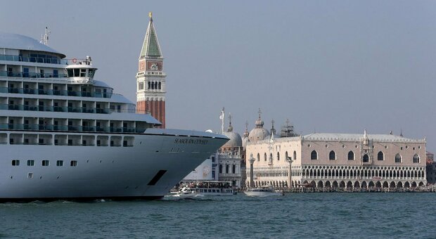 Venezia, «stop alle grandi navi. A Marghera dal 1 agosto»: ok in Cdm. Franceschini: «Giornata storica»