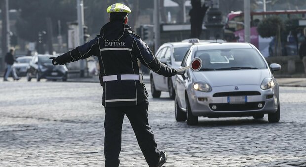 Roma, domani l ultima domenica ecologica: stop alle auto, via libera alle elettriche. Ecco chi può circolare