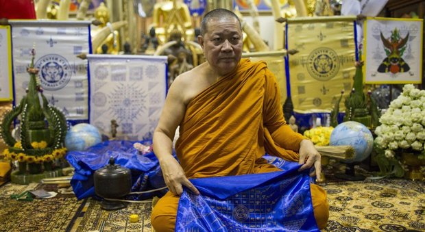 Il talismano del Leicester e la storia del monaco thai che predisse: «Vincerà il campionato»