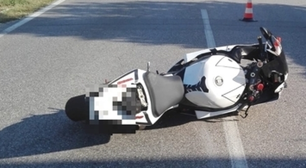 Un grave incidente in moto in una foto di repertorio