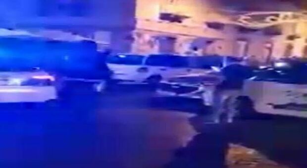 Napoli, notte di terrore e spari in piazza: il pistolero è già libero