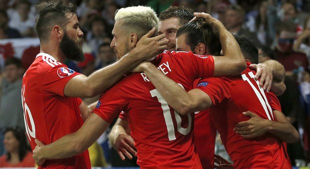 L'esultanza del Galles dopo il terzo gol alla Russia