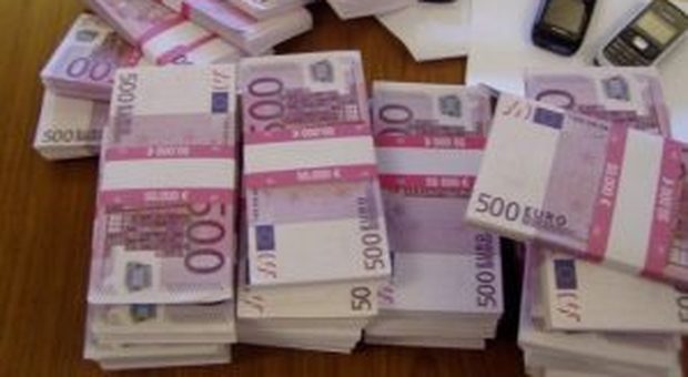 Bagni di tre ristoranti intasati da banconote da 500 euro