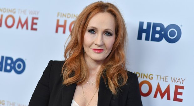 Harry Potter, tweet di J.K. Rowling diventa un boomerang: scivolone sui trans