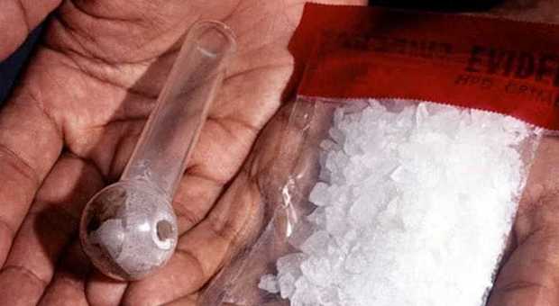 Shaboo, la droga killer in cristalli: preso uno spacciatore cinese nel Napoletano