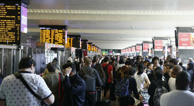 Sciopero dei trasporti, treni e aerei a rischio: le date e gli orari degli stop dei dipendenti