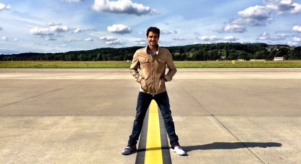 L'omaggio di Federer ai Cavs: «Una scarpa di LeBron e una di Irving»