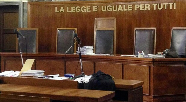 Camorra, soldi a un carabiniere nel Napoletano: il pm chiede 4 anni e 2 mesi per il boss Cerullo